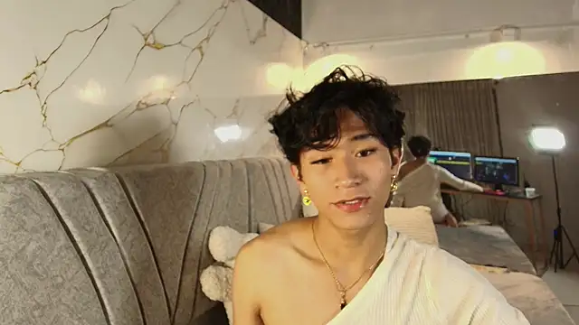 cococumps online show from April 16, 2026, 11:33 am