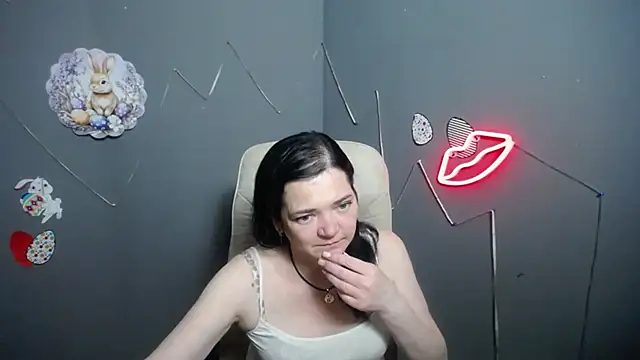 LauraFinn online show from April 6, 2026, 6:20 pm