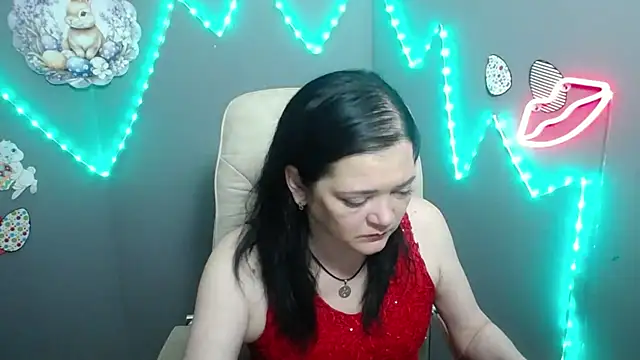 LauraFinn online show from April 8, 2026, 6:31 pm