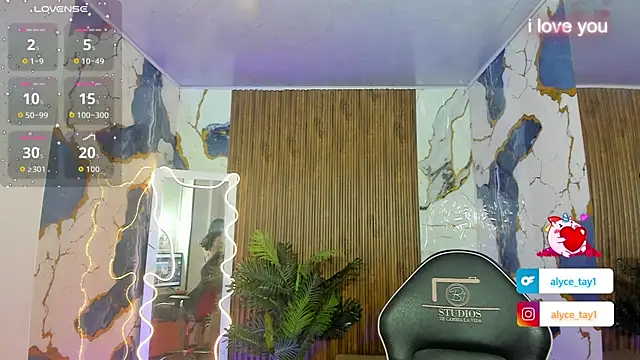 Snapshot of Alyce_tay1 chatting on April 15, 2026, 11:27 am Alyce tay1 online show from April 15, 2026, 11:27 am