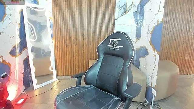 Snapshot of Alyce_tay1 chatting on April 8, 2026, 11:33 am Alyce tay1 online show from April 8, 2026, 11:33 am