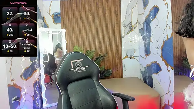 Snapshot of Alyce_tay1 chatting on April 14, 2026, 12:32 pm Alyce tay1 online show from April 14, 2026, 12:32 pm