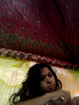 Snapshot of sexymoon2233 chatting on April 4, 2026, 5:36 am sexymoon2233 online show from April 4, 2026, 5:36 am