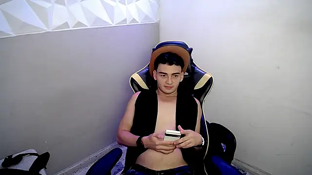 Mathias twinkk online show from April 12, 2026, 4:49 am