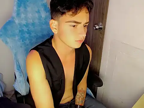 Mathias twinkk online show from April 8, 2026, 4:58 am