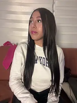 Snapshot of Ferrari_Pink chatting on April 11, 2026, 8:29 am Ferrari Pink online show from April 11, 2026, 8:29 am