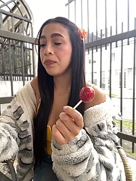 Snapshot of Ferrari_Pink chatting on March 27, 2026, 7:37 pm Ferrari Pink online show from March 27, 2026, 7:37 pm