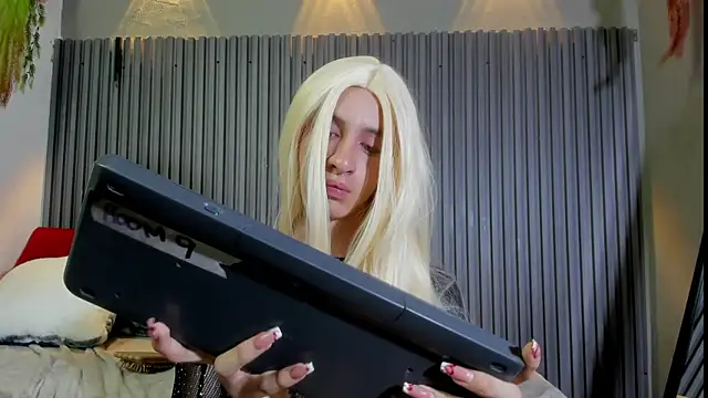 Snapshot of Emmyy_Fantasy chatting on April 15, 2026, 7:58 pm Emmyy Fantasy online show from April 15, 2026, 7:58 pm