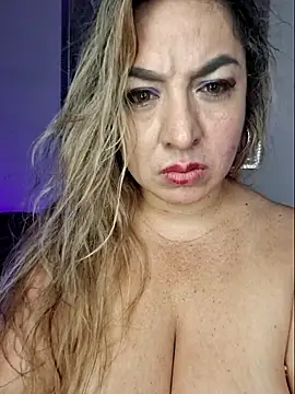 Snapshot of laurabassii chatting on April 6, 2026, 4:46 am laurabassii online show from April 6, 2026, 4:46 am