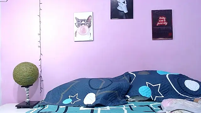 aisha laurent online show from April 6, 2026, 12:39 pm