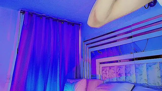 Amira BabyHot online show from April 4, 2026, 9:43 pm