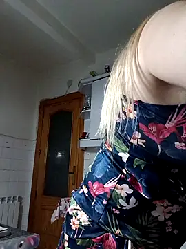 Maria3879 online show from April 15, 2026, 7:58 pm