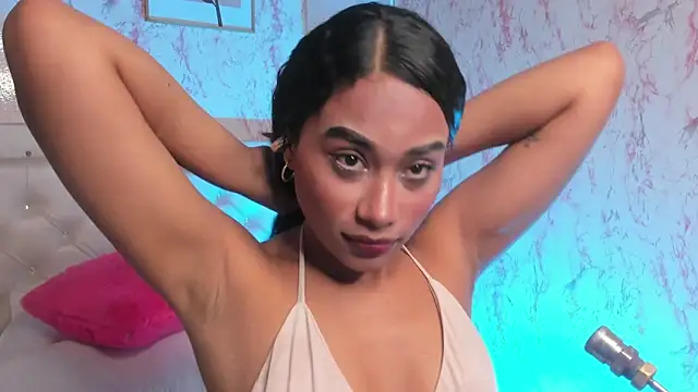 Horny Brunette  online show from May 19, 2026, 3:52 pm