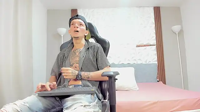 Hot Gaara  online show from April 6, 2026, 3:35 am