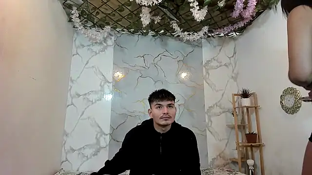 Nahomi hot 77 online show from May 30, 2026, 1:06 pm