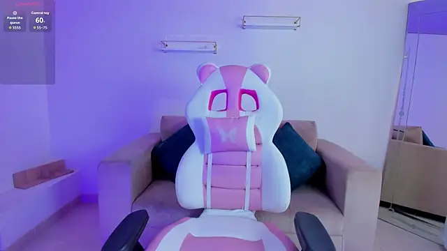 april smiith1 online show from April 4, 2026, 2:12 pm