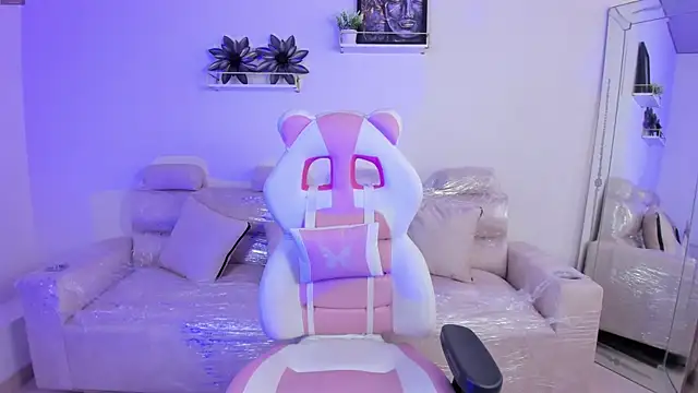 april smiith1 online show from April 18, 2026, 12:29 pm