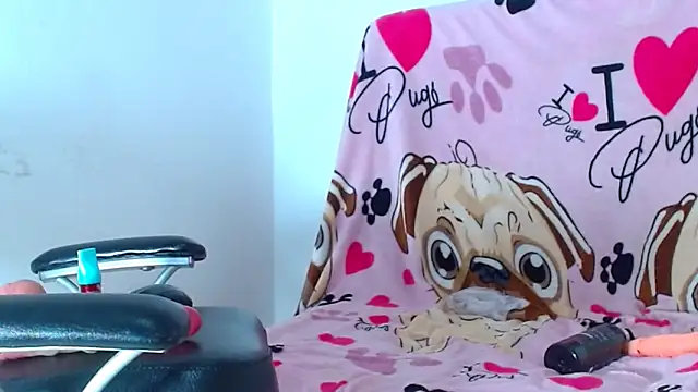 Snapshot of ambar69noir chatting on April 3, 2026, 11:33 pm ambar69noir online show from April 3, 2026, 11:33 pm