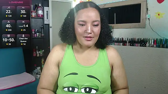 SofiaRoyal2308 online show from March 28, 2026, 4:02 am