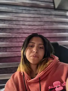 Laila LS online show from April 4, 2026, 3:18 pm