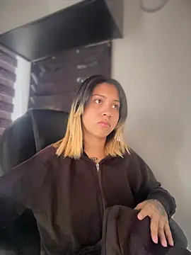 Laila LS online show from March 29, 2026, 1:35 pm