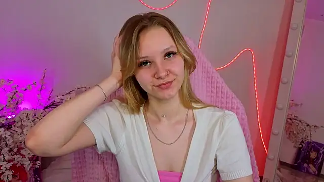 StaceyyJones online show from April 14, 2026, 10:53 am