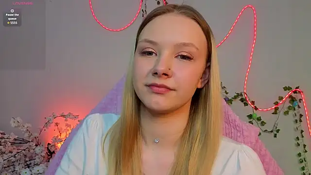 StaceyyJones online show from April 3, 2026, 10:43 am