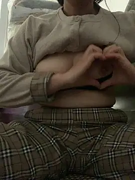 tieuvy6 online show from April 2, 2026, 3:13 am