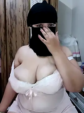 queen lily online show from July 13, 2026, 6:40 pm