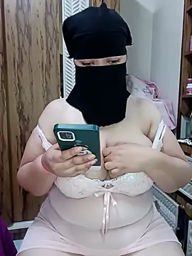 queen lily online show from June 13, 2026, 5:22 pm
