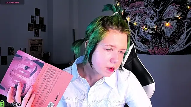 LittleKittenStar online show from April 16, 2026, 3:07 am