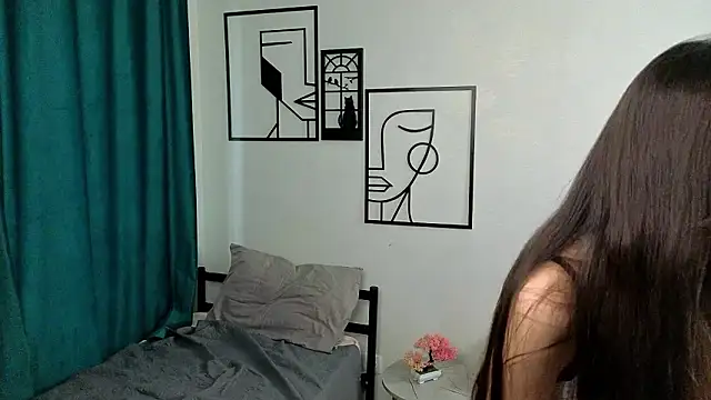 SilvaBoutros online show from March 29, 2026, 5:31 am