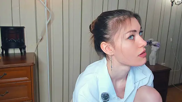 JulissaLipoma online show from April 10, 2026, 7:37 am