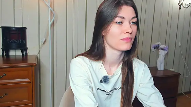 JulissaLipoma online show from April 11, 2026, 6:43 am