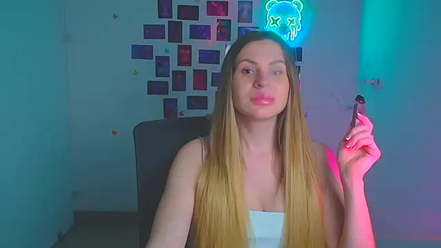 Kira raaaa online show from April 20, 2026, 11:24 am