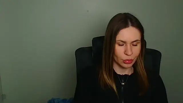 Kira raaaa online show from March 26, 2026, 6:00 am