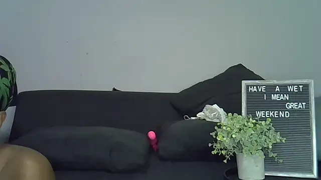 CurvySnowflakes online show from April 24, 2026, 8:44 pm