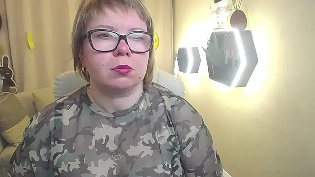 BonnnyBoobsy online show from April 13, 2026, 5:55 am