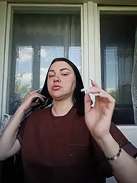 Snapshot of Elsie-Nora chatting on June 19, 2026, 10:21 am Elsie-Nora online show from June 19, 2026, 10:21 am