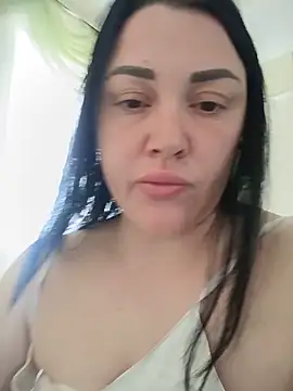 Elsie-Nora online show from May 27, 2026, 6:54 am