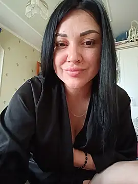 Snapshot of Elsie-Nora chatting on July 7, 2026, 6:05 am Elsie-Nora online show from July 7, 2026, 6:05 am