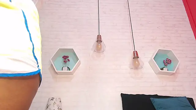 CharlotteBrownn2 online show from April 9, 2026, 12:44 pm