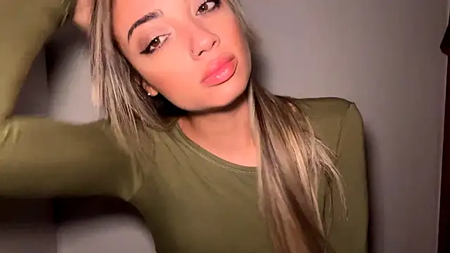 Snapshot of MarlysZlotnick chatting on April 13, 2026, 9:02 am MarlysZlotnick online show from April 13, 2026, 9:02 am