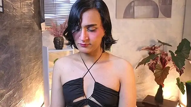 Snapshot of Zoee_Kiss_ chatting on April 21, 2026, 11:00 pm Zoee Kiss online show from April 21, 2026, 11:00 pm