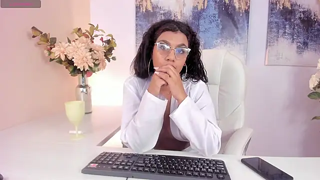 Snapshot of lunavelvet__ chatting on April 10, 2026, 1:07 pm lunavelvet online show from April 10, 2026, 1:07 pm