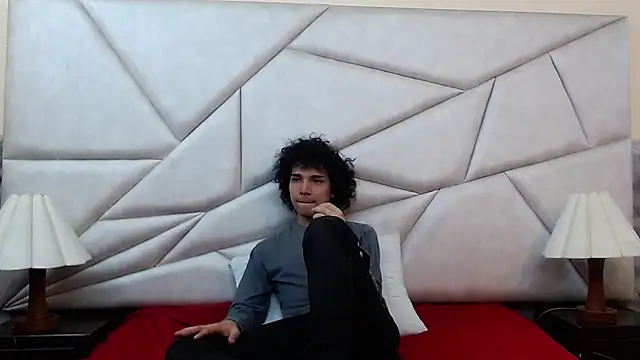 Nyx and Arian online show from April 8, 2026, 1:29 am