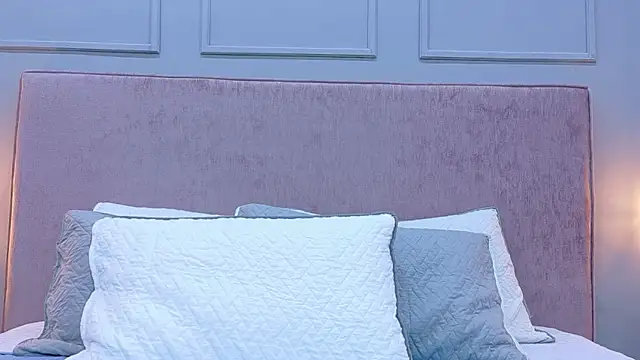 Ariana Mold online show from April 9, 2026, 3:52 am