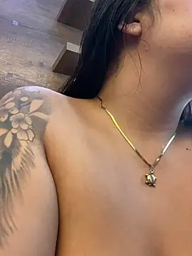 emiiross online show from April 11, 2026, 6:22 pm