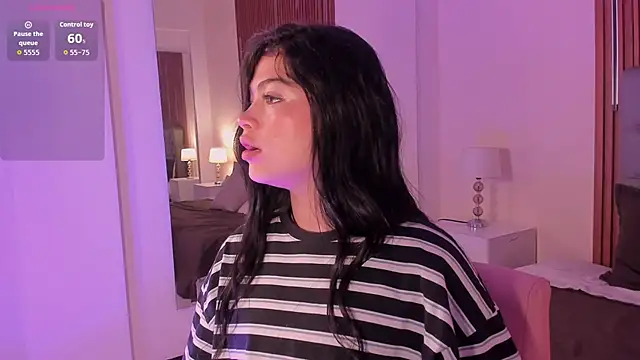 LiaSalvatore online show from April 16, 2026, 12:39 pm