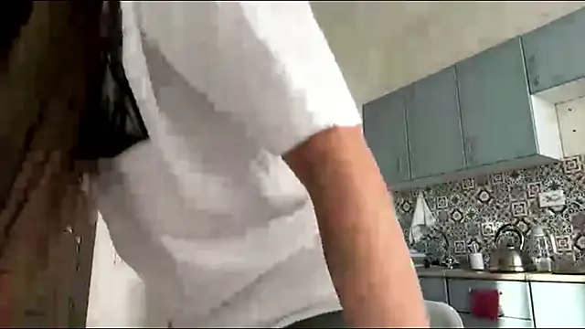 LypsiXo online show from April 3, 2026, 1:17 pm